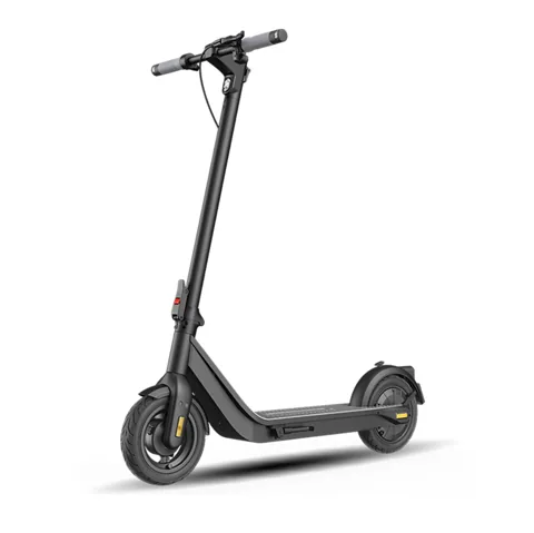 Trottinette électrique Inmotion Air vue de trois-quarts, guidon déplié