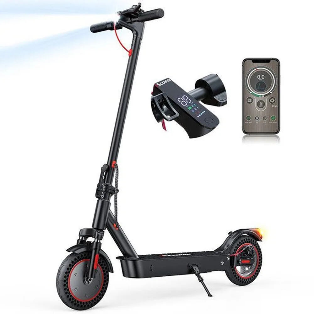 Trottinette électrique iScooter i9 Max avec phare allumé, à côté de son écran et de l'application sur téléphone