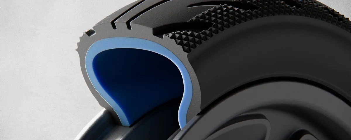 Pneu de la Segway-Ninebot F3 Pro E en coupe avec sa couche intérieure bleue