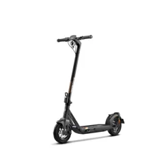 Trottinette électrique Niu KQi Air X noire à touches dorées vue de trois-quarts avant