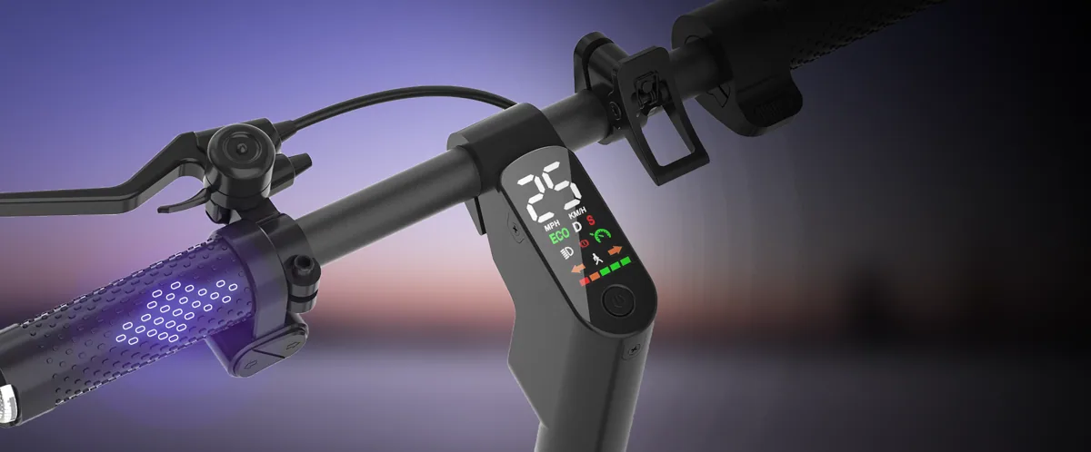 Gros plan sur l'écran LED de l'Urbanglide Ride 100 Evo, la gâchette et la poignée