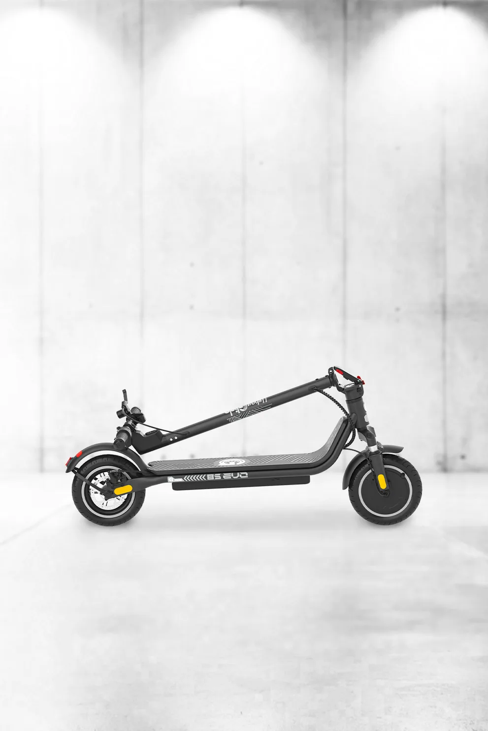 Trottinette électrique Urbanglide Ride 85 Evo noire pliée, vue de profil, posée au sol
