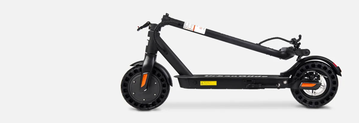 Trottinette électrique Urbanglide Ride 100XS noire pliée, vue de profil, potence rabattue sur le plateau