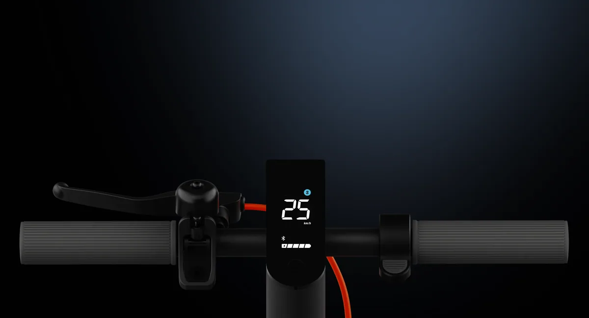 Guidon de la Xiaomi Electric Scooter 4 Lite (2e génération) avec l'écran allumé