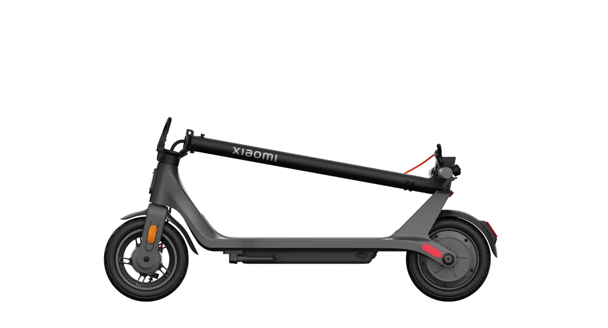 Trottinette électrique Xiaomi Electric Scooter 4 Lite (2e génération) grise pliée, vue de profil