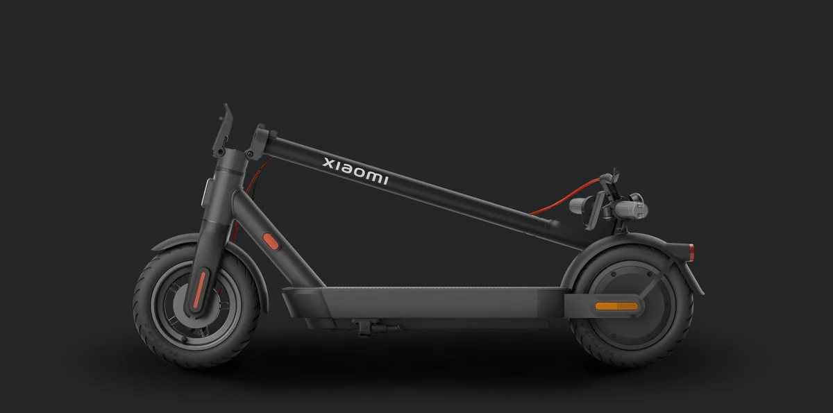 Trottinette électrique Xiaomi Electric Scooter 4 Pro (2e génération) noire pliée, vue de profil
