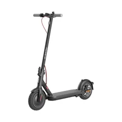 Trottinette électrique Xiaomi Electric Scooter 4 noire, vue de trois quarts avant, dépliée