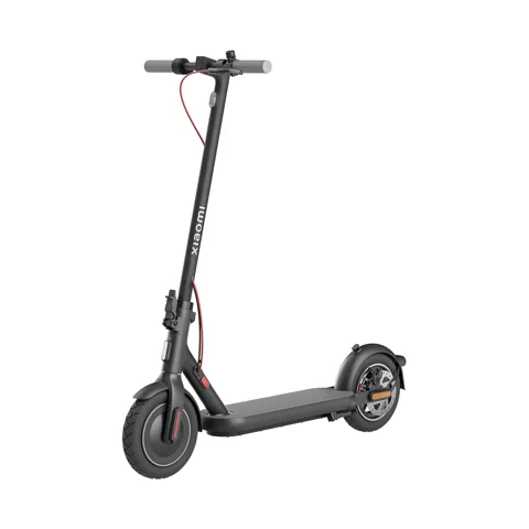 Trottinette électrique Xiaomi Electric Scooter 4 noire, vue de trois quarts avant, dépliée