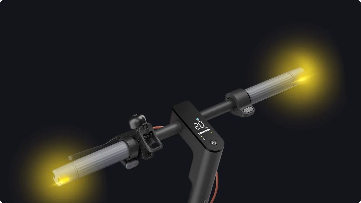 Guidon de la Xiaomi Electric Scooter 5 Pro avec les clignotants allumés aux deux bouts