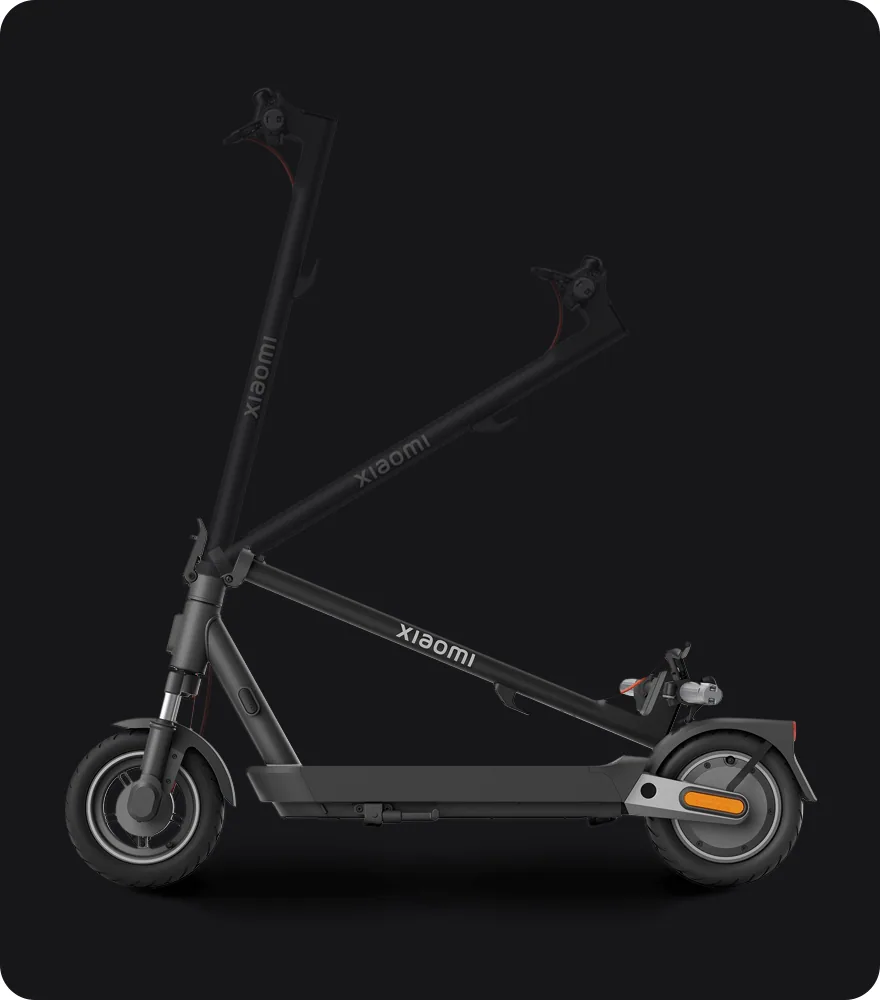 Trottinette électrique Xiaomi Electric Scooter 5 Pro noire pliée, vue de profil