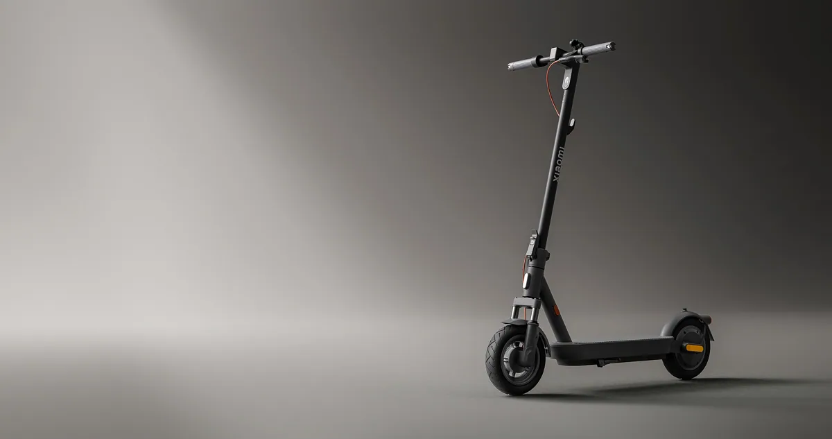 Trottinette électrique Xiaomi Electric Scooter 5 noire, vue de trois quarts, dépliée