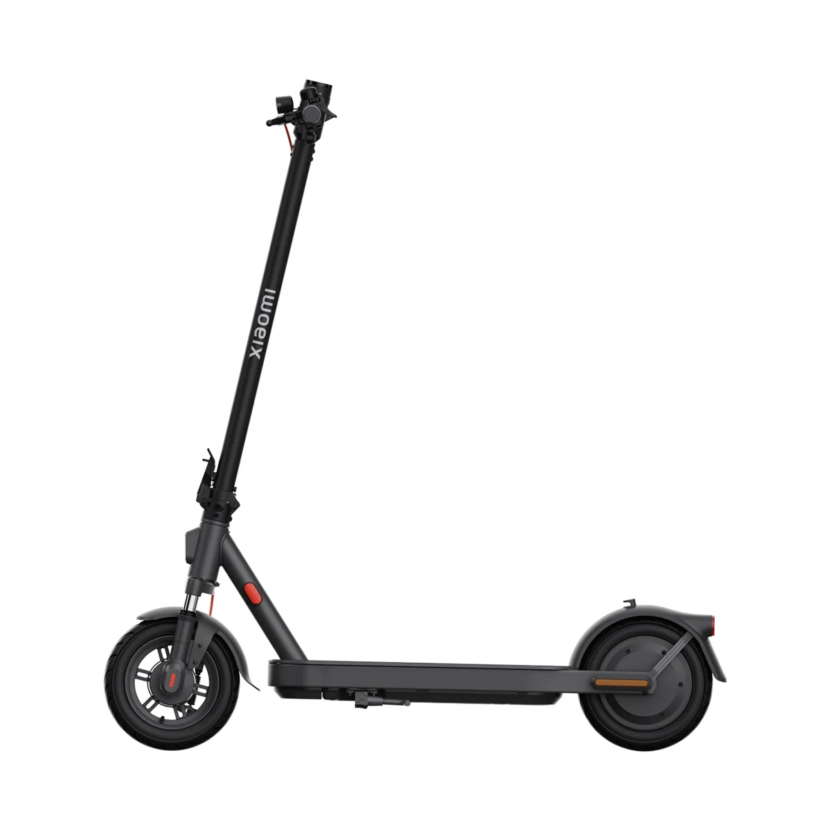 Trottinette électrique Xiaomi Electric Scooter Elite noire, vue de trois quarts avant, dépliée