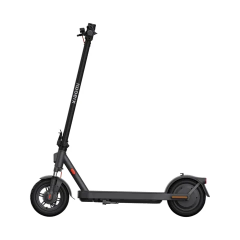 Trottinette électrique Xiaomi Electric Scooter Elite noire, vue de trois quarts avant, dépliée